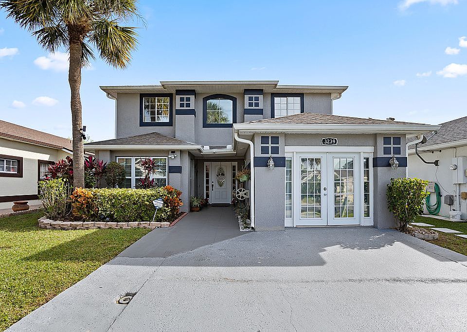 1st image of 3239 Brewster Dr