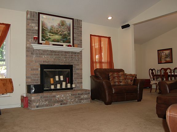 5th image of 2660 Camellia Dr