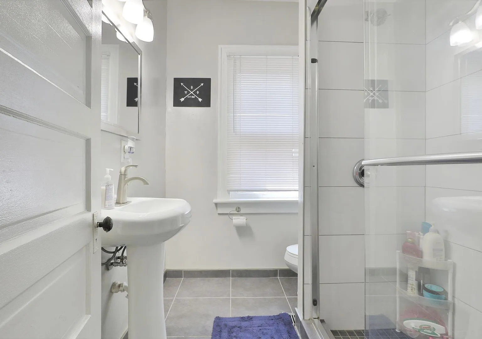 Central Campus - Highly Sought After Huge House - Awesome Front Porch and Parking — Photo 3
