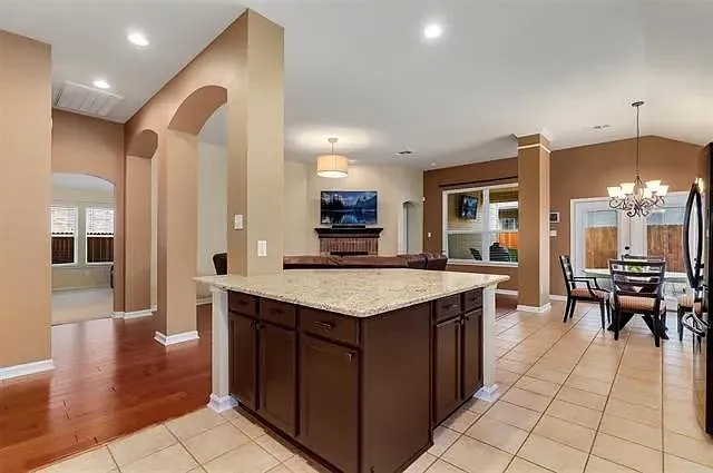 3 bed, 2088 sqft, $2,300 — Photo 3