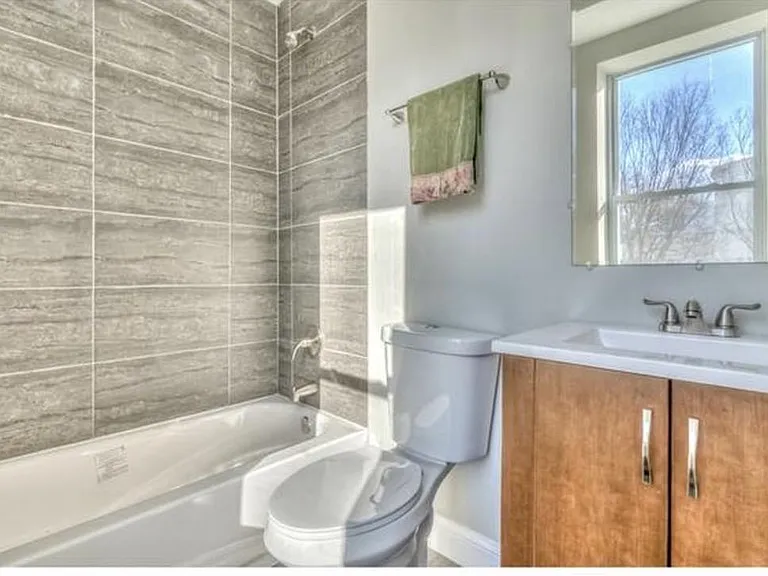 1046 W Lombard St — Photo 5