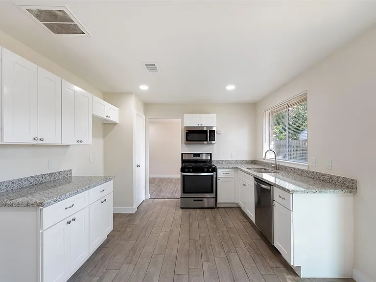 5410 Forest Trails Dr — Photo 8