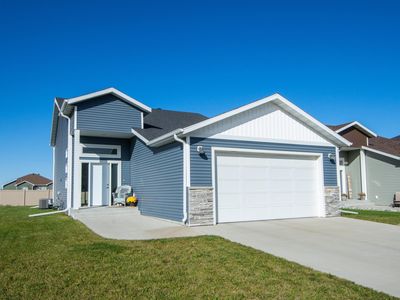 1050 Albert Dr W, West Fargo, ND, 58078