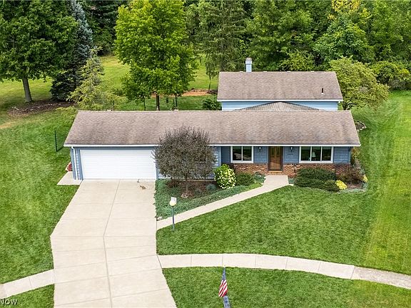 2nd image of 20284 Applewood Ln