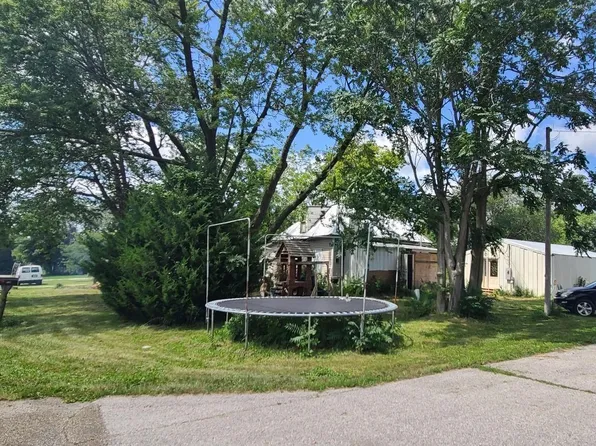 407 Commercial St, Rose Hill, IA 52586