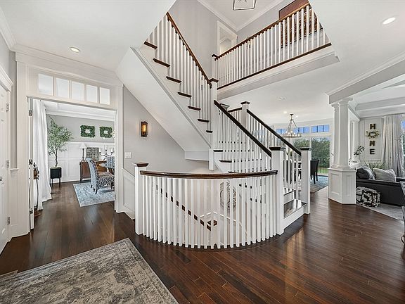3rd image of 38 Fieldstone Farm Rd