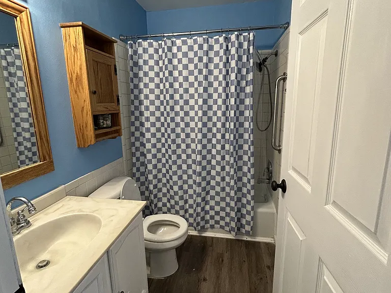 225 Bates St — Photo 5