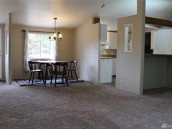 Spacious kitchen with bar seating and dining room area great for gatherings!