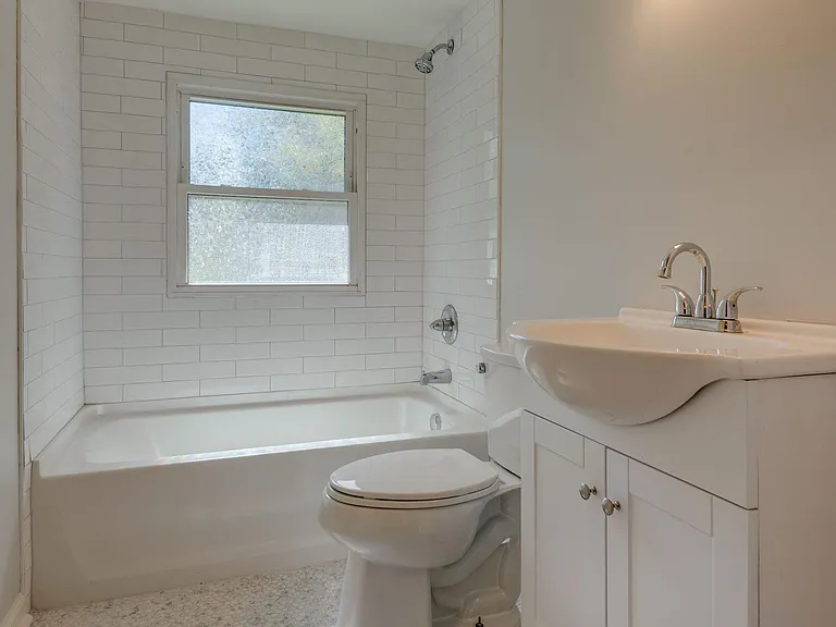 310 4th Ave — Photo 22