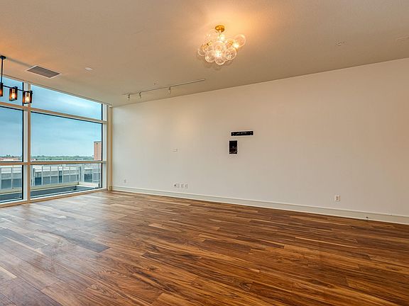 5th image of 555 5th St #523