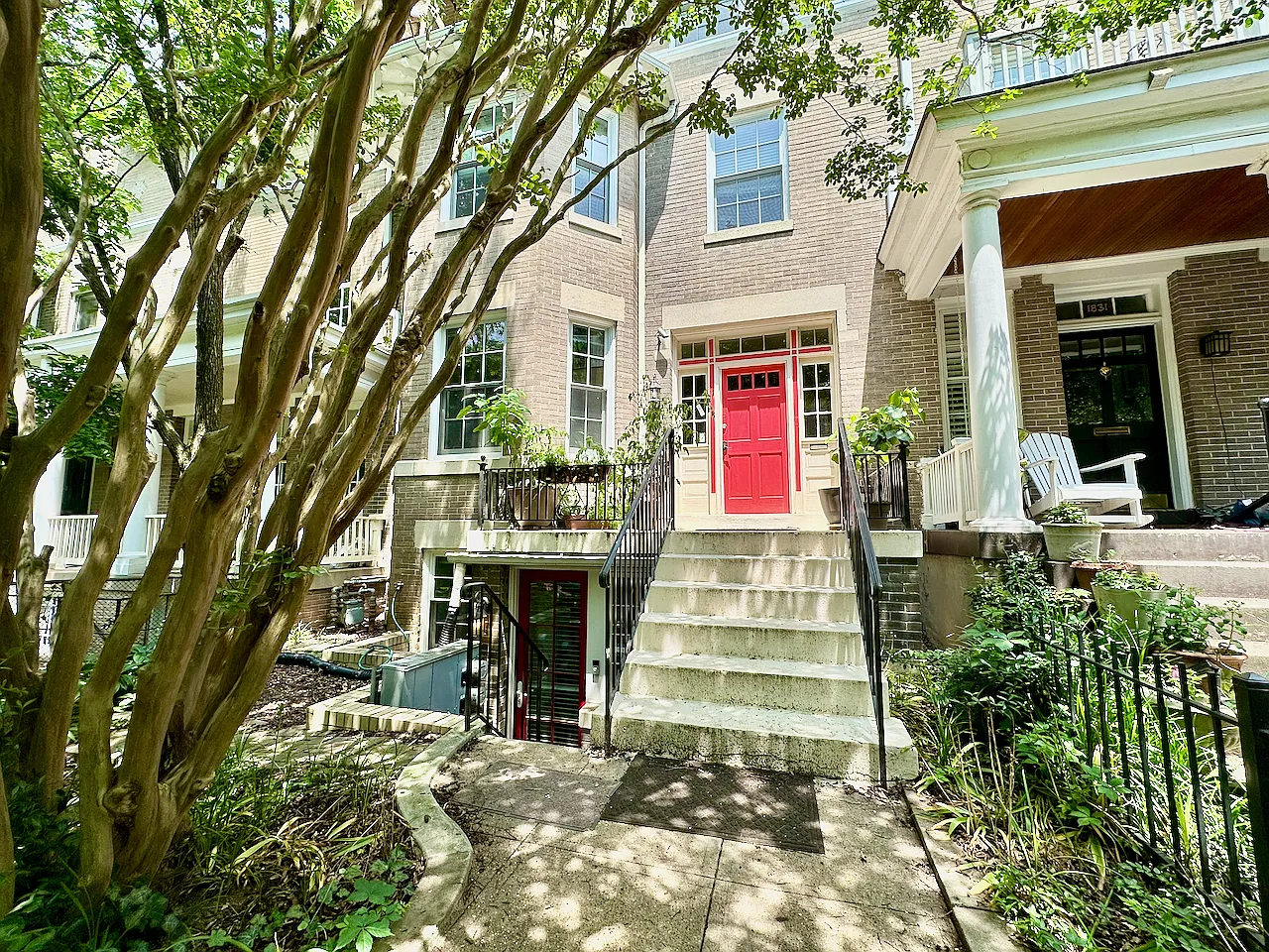 3 bed, 1.5 bath, 900 sqft, $3,696 — Photo 1