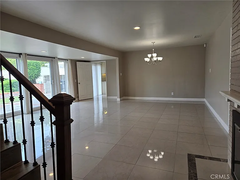 1747 Oakwood Ave — Photo 11