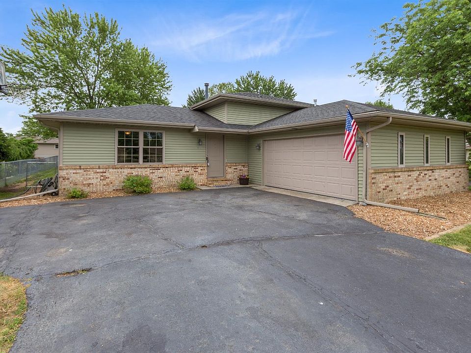 1st image of 3077 Parkwood Pl