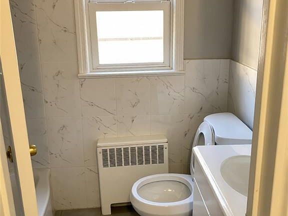4th image of 938 Pennington St #0