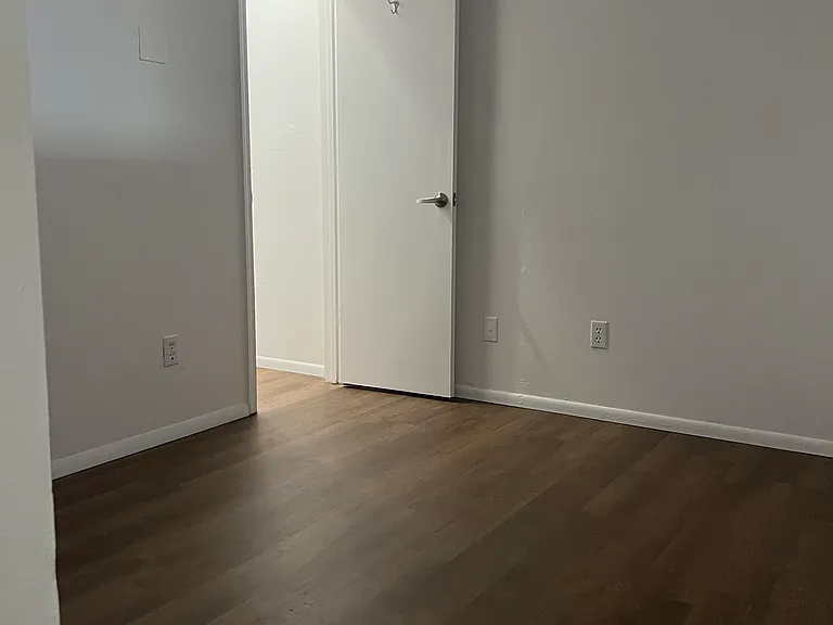 Modern 620 SF Updated 1 Bed Apts w/ Balconies in Ridgecrest — Photo 35