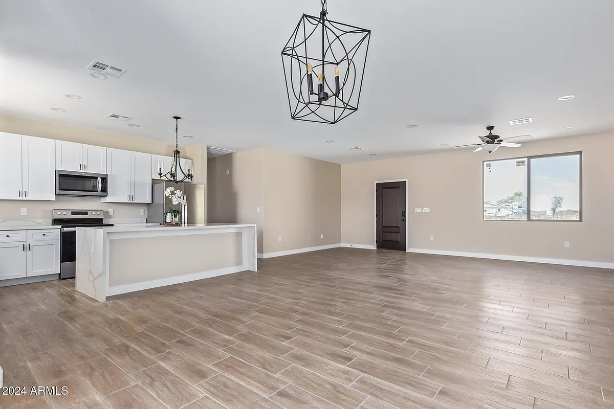 Kitchen - 6309 N 419th Ave