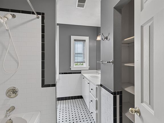 3rd image of 1315 Colonial Ave APT 1-6