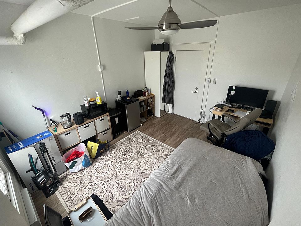 2nd image of 2338 Telegraph Ave #500