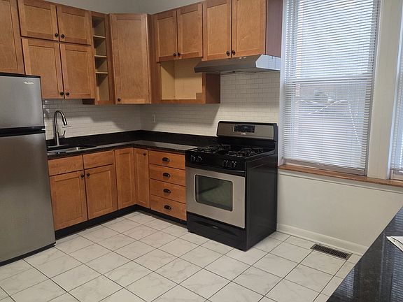 2nd image of 2652 W Iowa St #1F
