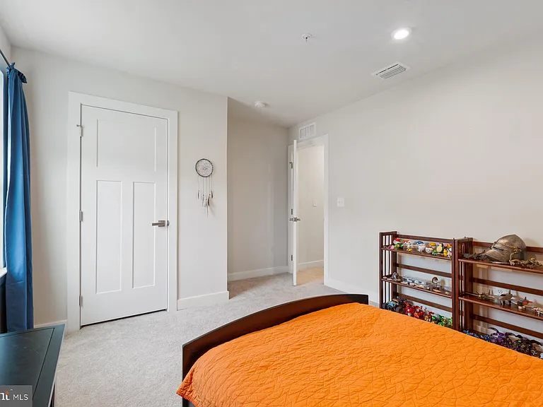 8378 Legacy Cir — Photo 33