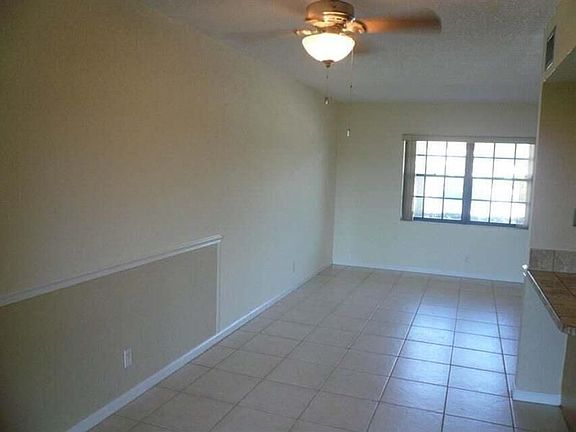 3rd image of 4309 Oak Terrace Dr