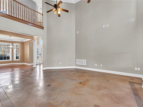 5th image of 4224 E Broomsage Dr