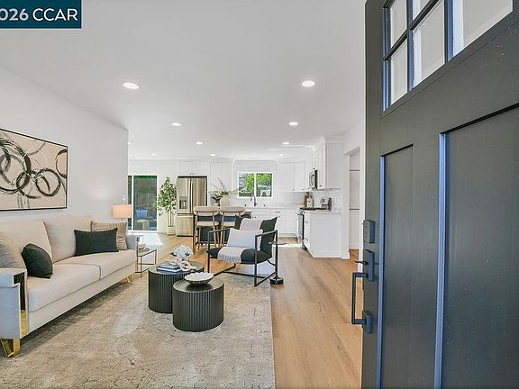 3rd image of 4395 Cabrilho Dr