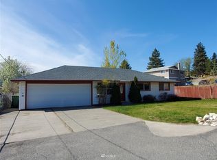 27 W Hale Ave, Omak, WA 98841