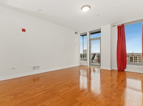 4th image of 565 W Quincy St Unit 1508
