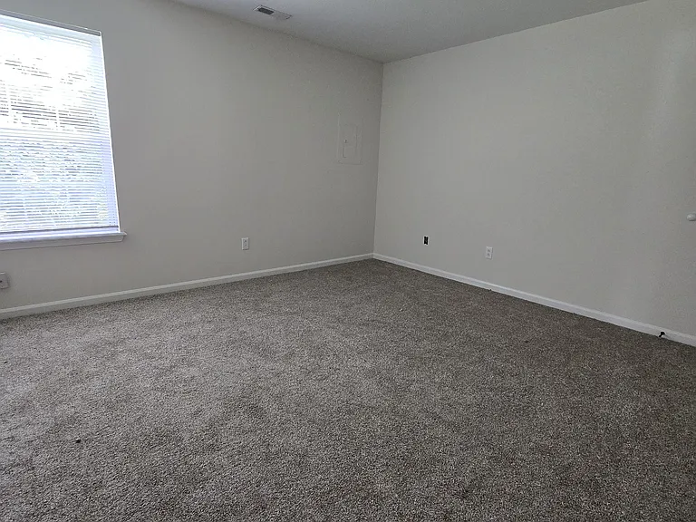 303 Dorothy Dean Dr — Photo 10