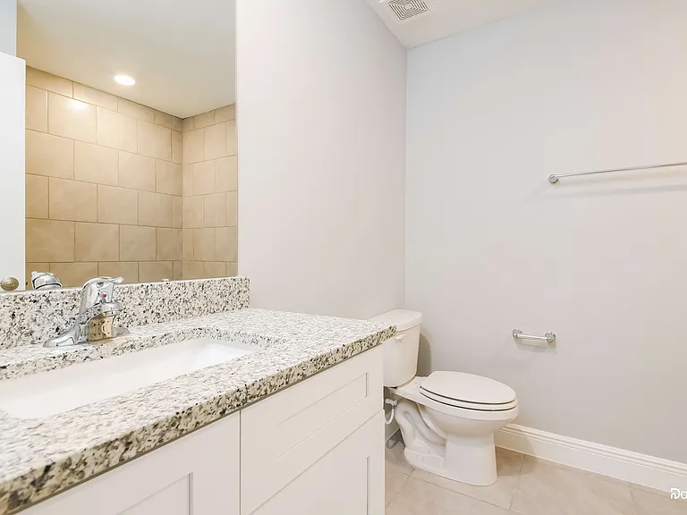 522 Bristol Cir — Photo 9