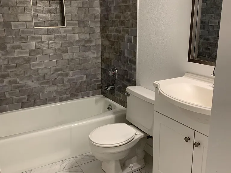 1010 Bodgers Dr — Photo 6