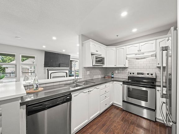 2nd image of 301 Maude Rd #506