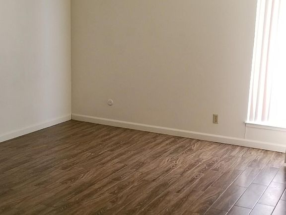 5th image of 6091 N Poplar Ave