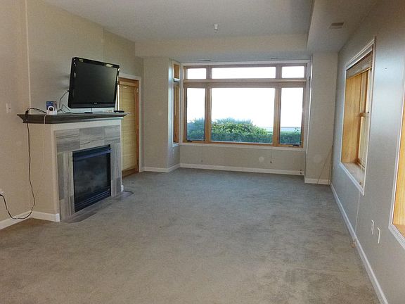 5th image of 900 S Lakeshore Dr Unit 108