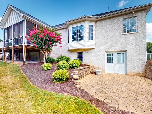 3rd image of 247 Westhaven Dr
