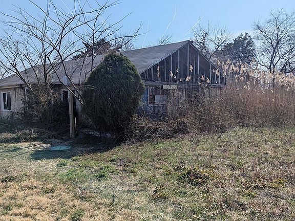 3rd image of 53 Creek Ave