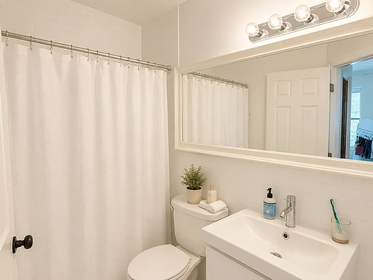 946 N Orleans St #303 — Photo 7