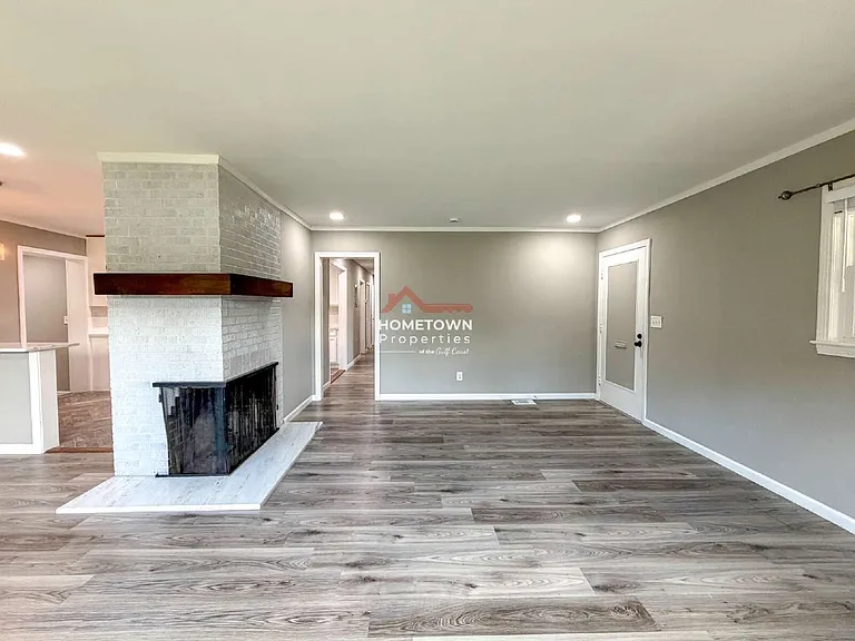 1815 Hallmark Dr — Photo 4