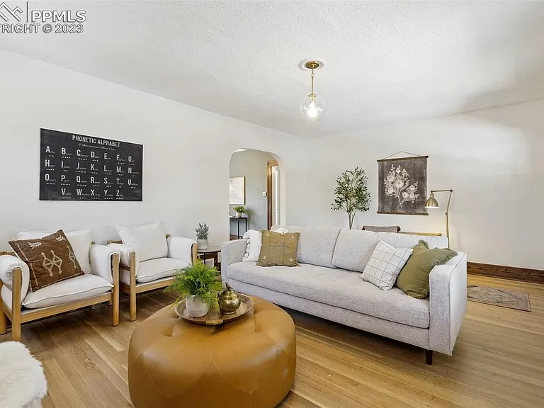 1609 E Platte Ave — Photo 3