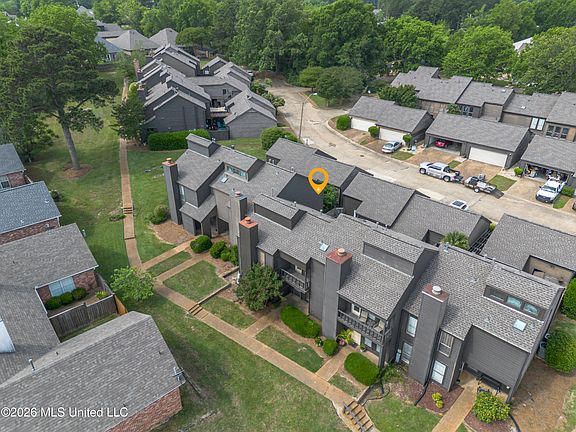 4th image of 31 Lake Barnett Dr