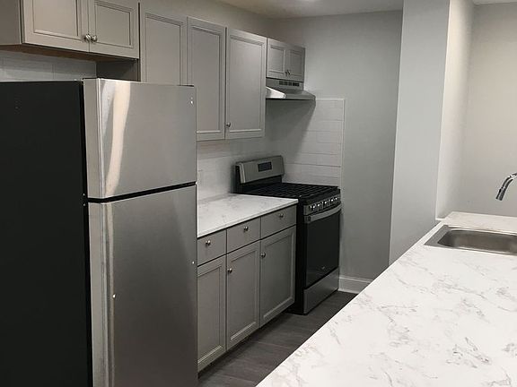 4th image of 320 Rochelle Ave APT 2