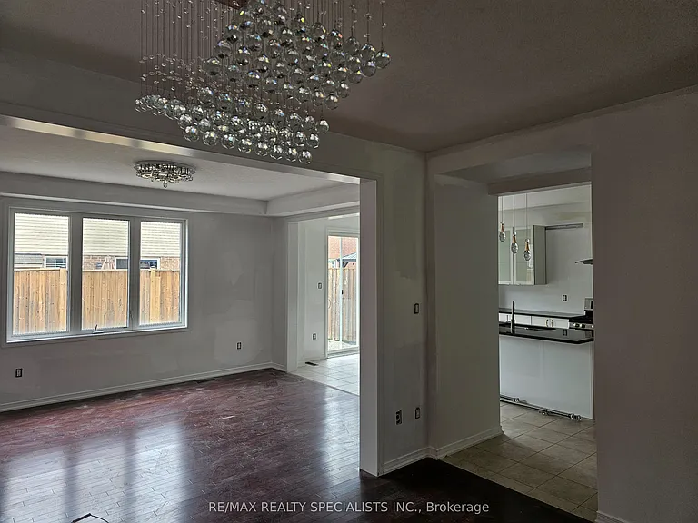 243 Seabrook Dr — Photo 3