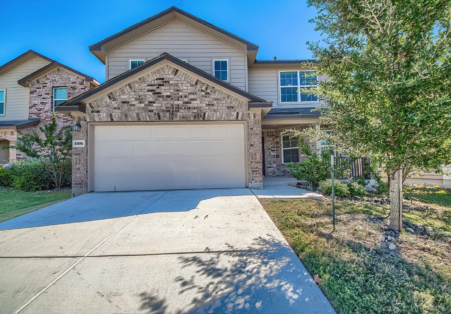 4 bed, 2.5 bath, 2322 sqft, $2,350 — Photo 1
