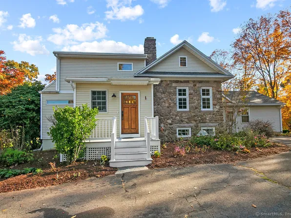 17 Medley Lane, Branford, CT 06405