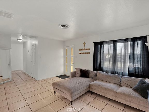 3rd image of 1101 E Virginia Way