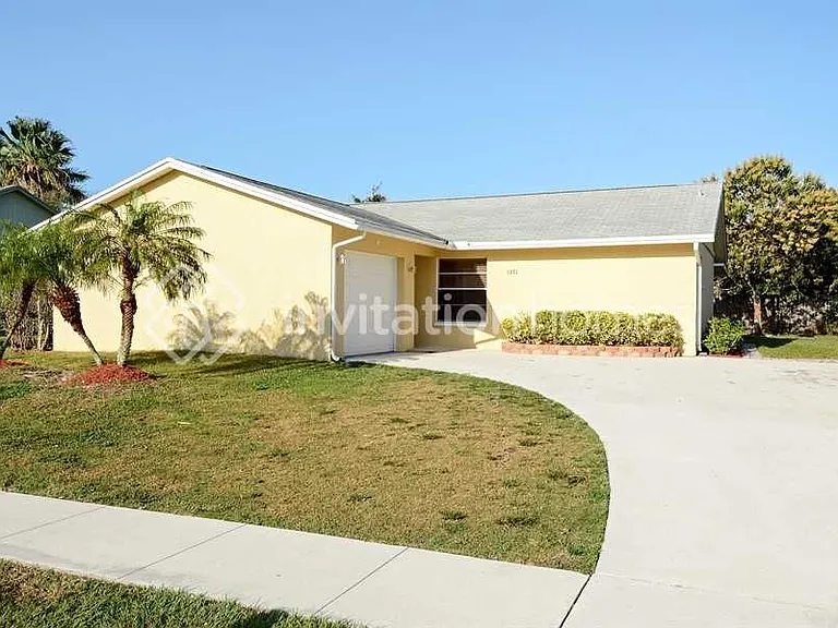 1371 Denlow Ln — Photo 1