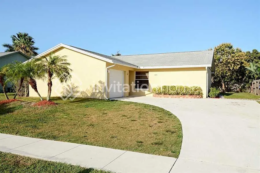 1371 Denlow Ln