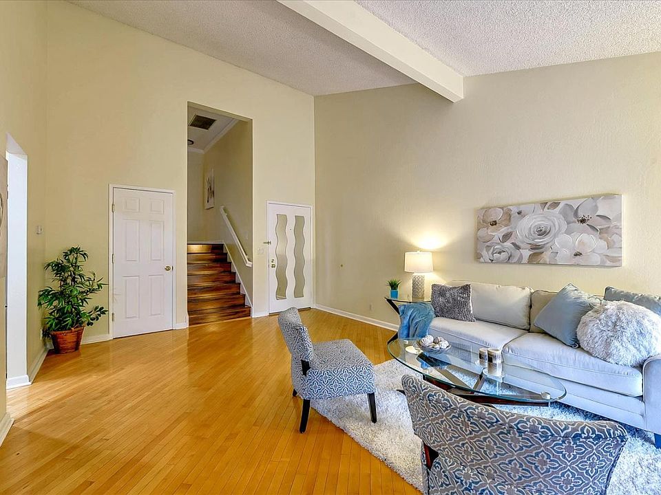 1st image of 10803 Northoak Sq
