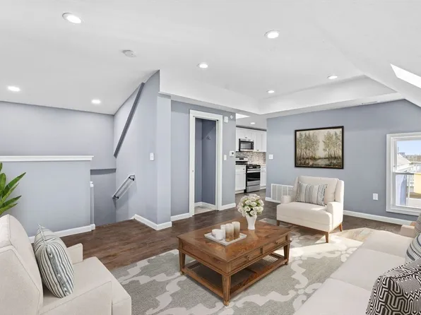 167 Lexington St #3, Boston, MA 02128